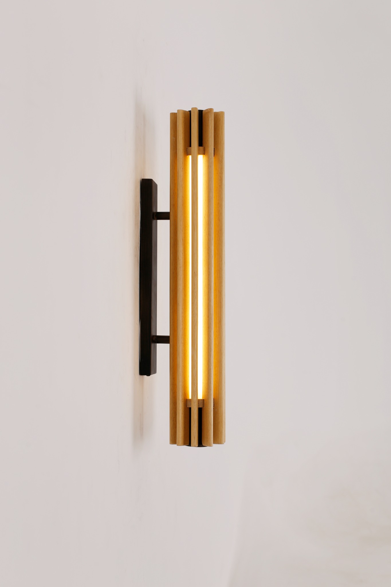 W-01 Vertical Slatted Wall Light